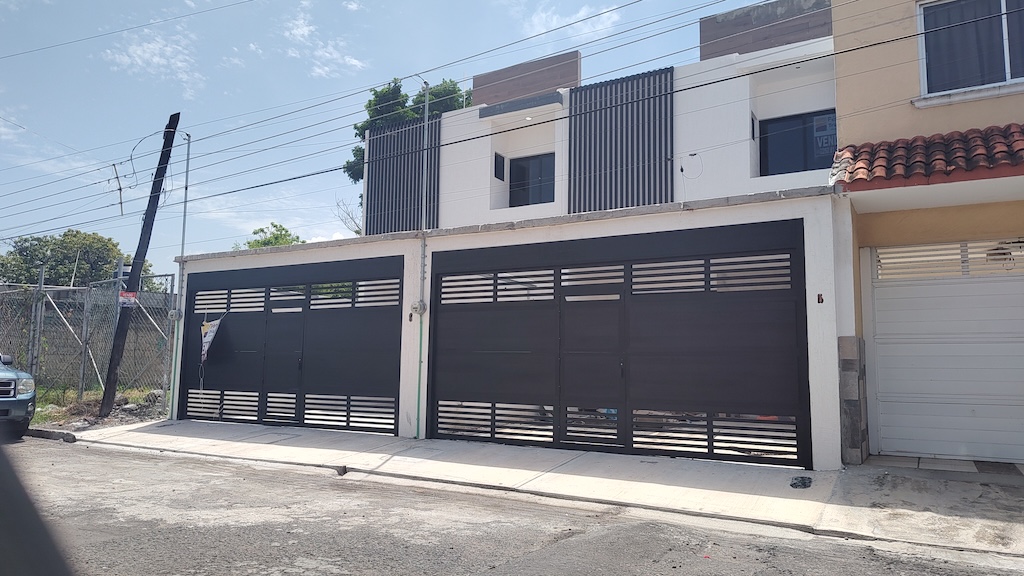 Casa Nueva con Recámara en Planta Baja: cerca del Mar en Col. Villa Rica