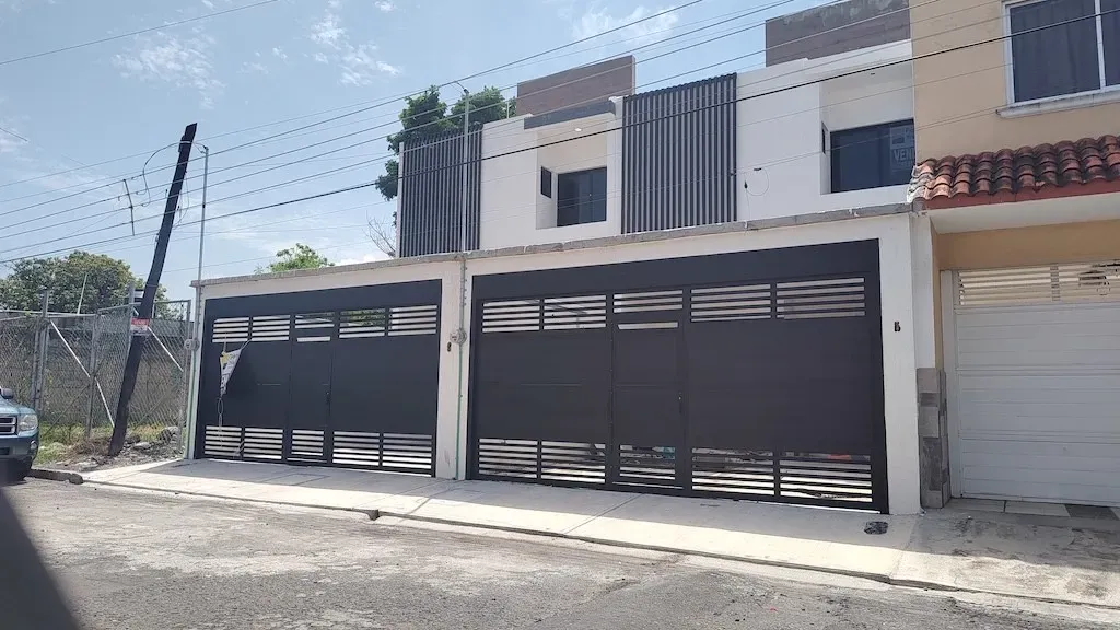 Casa Nueva con Recámara en Planta Baja: cerca del Mar en Col. Villa Rica