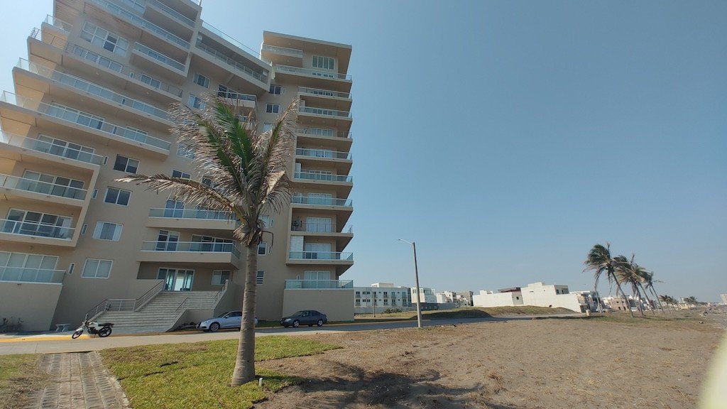 Departamento en Riviera Veracruzana a pie de playa | Torre Latitud piso 8 con vista al mar
